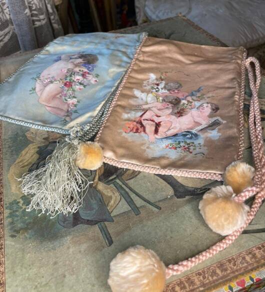 Coppia di bomboniere in seta dipinta