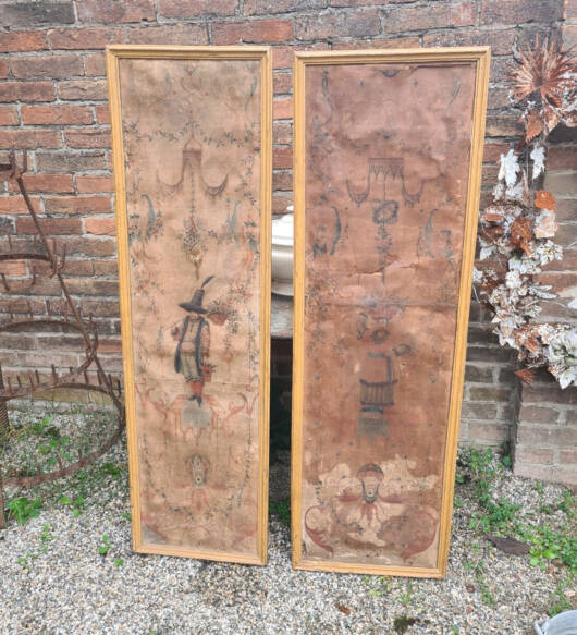 Coppia di pannelli dipinti a cineserie