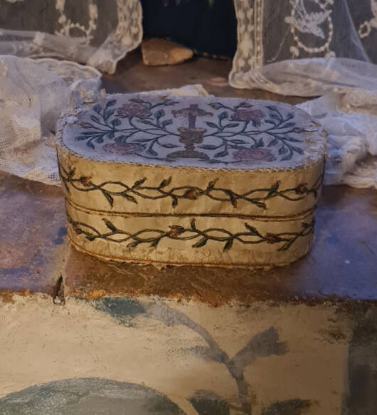 Scatola del 700 ricamata